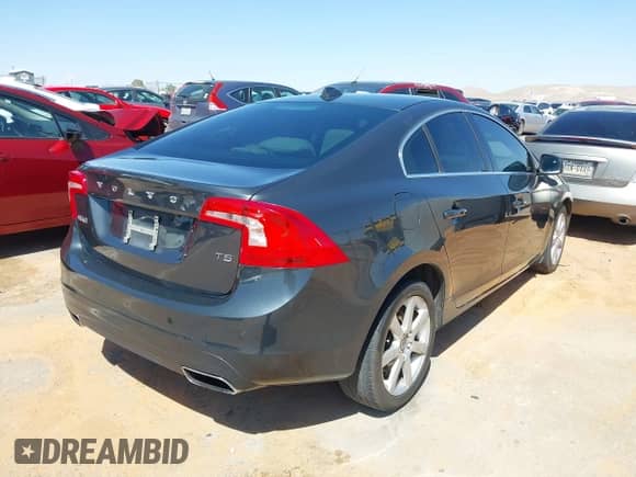 2016 Volvo S60 T5 Drive-E Premier z VIN YV126MFK4G2409957, wystawiony jako IAAI lot #41993257 z przebiegiem 102 420 mil mil oraz . Historia ofert i sprzedaży dostępna na DreamBid. Obrazek 4.