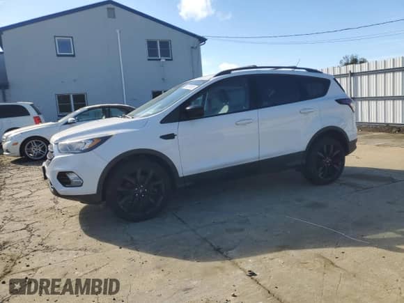 2018 Ford Escape SE with VIN 1FMCU9GD2JUB78741, listed as a Copart auction lot 82290085 with 122,157 mi miles and Clean title. Bid and sale history available at DreamBid. Image 1.