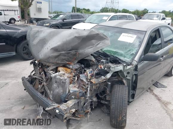 2005 Toyota Camry STD z VIN 4T1BE32K95U530375, wystawiony jako IAAI lot #42234986 z przebiegiem Nie podano mil oraz . Historia ofert i sprzedaży dostępna na DreamBid. Obrazek 6.