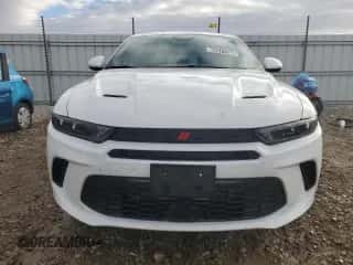 2024 Dodge Hornet R/T z VIN ZACPDFCW7R3A31749, wystawiony jako Copart lot #84677264 z przebiegiem 15 061 mil mil oraz Nie do naprawy • Non repairable. Historia ofert i sprzedaży dostępna na DreamBid. Obrazek 5.