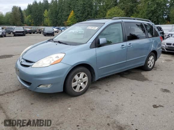 2008 Toyota Sienna XLE z VIN 5TDZK22C48S172092, wystawiony jako Copart lot #82736135 z przebiegiem 181 965 mil mil oraz Szkoda całkowita • Salvage title. Historia ofert i sprzedaży dostępna na DreamBid. Obrazek 1.