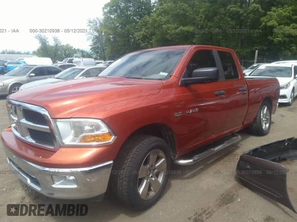 2009 Dodge 1500 SLT z VIN 1D3HB18T19S727450, wystawiony jako IAAI lot #40658133 z przebiegiem 218 203 mil mil oraz . Historia ofert i sprzedaży dostępna na DreamBid. Obrazek 2.