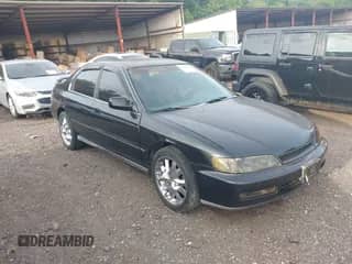 1996 Honda Accord LX z VIN 1HGCD5633TA174015, wystawiony jako IAAI lot #42712830 z przebiegiem 223 673 mil mil oraz . Historia ofert i sprzedaży dostępna na DreamBid. Obrazek 1.