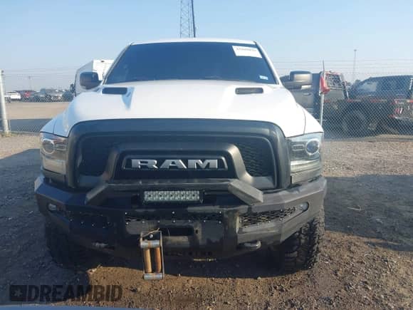 2017 Ram 1500 Rebel z VIN 1C6RR7YT2HS588558, wystawiony jako IAAI lot #43209020 z przebiegiem 179 267 mil mil oraz . Historia ofert i sprzedaży dostępna na DreamBid. Obrazek 13.