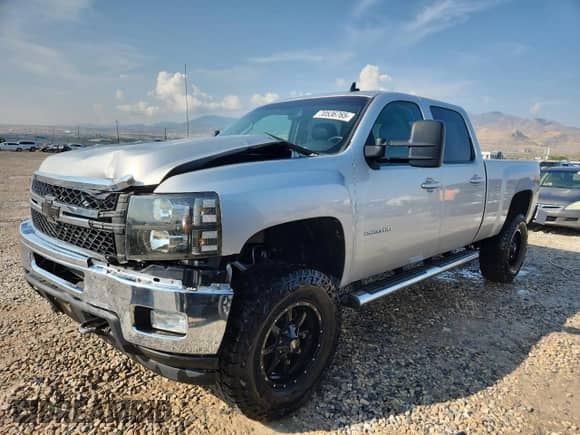 2011 Chevrolet Silverado 2500HD LTZ z VIN 1GC1KYC8XBF113968, wystawiony jako Copart lot #70536765 z przebiegiem 130 485 mil mil oraz Szkoda całkowita • Salvage title. Historia ofert i sprzedaży dostępna na DreamBid. Obrazek 1.