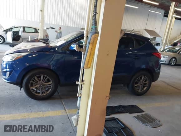 2014 Hyundai Tucson SE with VIN KM8JU3AG0EU826428, listed as a IAAI auction lot 42692717 with 131,207 mi miles and . Bid and sale history available at DreamBid. Image 14.