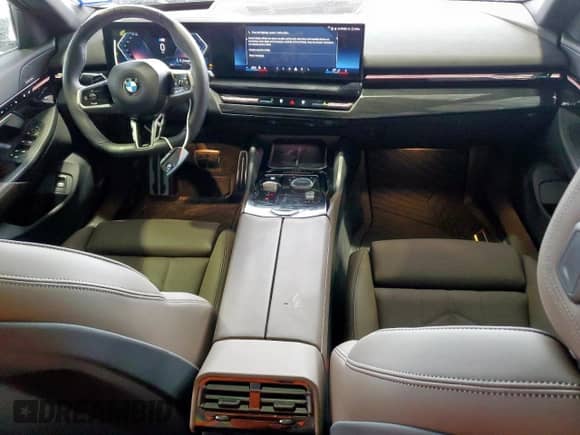 2024 BMW 5 Series 530i z VIN WBA43FJ01RCT03940, wystawiony jako Copart lot #69674075 z przebiegiem 5 942 mil mil oraz Szkoda całkowita • Salvage title. Historia ofert i sprzedaży dostępna na DreamBid. Obrazek 8.