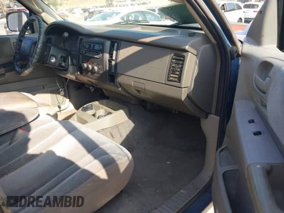 2002 Dodge Dakota SLT with VIN 1B7HL48N82S658321, listed as a IAAI auction lot 41506738 with 252,950 mi miles and . Bid and sale history available at DreamBid. Image 5.