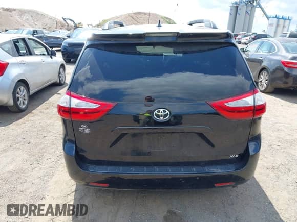 2019 Toyota Sienna XLE Auto Access Seat with VIN 5TDYZ3DC6KS005878, listed as a IAAI auction lot 42760886 with 79,914 mi miles and . Bid and sale history available at DreamBid. Image 16.