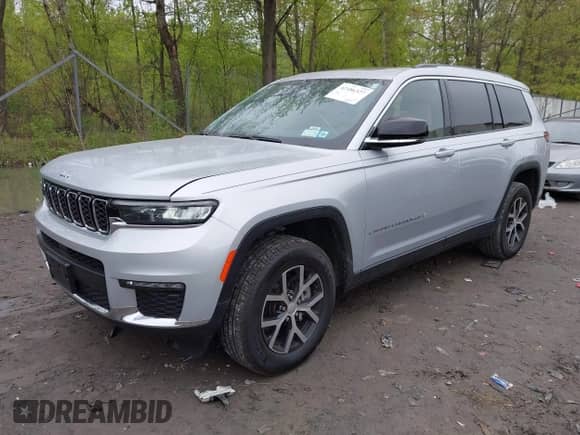 2023 Jeep Grand Cherokee Limited z VIN 1C4RJKBGXP8796892, wystawiony jako IAAI lot #42186327 z przebiegiem 11 350 mil mil oraz . Historia ofert i sprzedaży dostępna na DreamBid. Obrazek 17.
