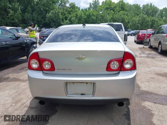 2012 Chevrolet Malibu LTZ z VIN 1G1ZG5E79CF270070, wystawiony jako IAAI lot #42496964 z przebiegiem 206 551 mil mil oraz . Historia ofert i sprzedaży dostępna na DreamBid. Obrazek 16.