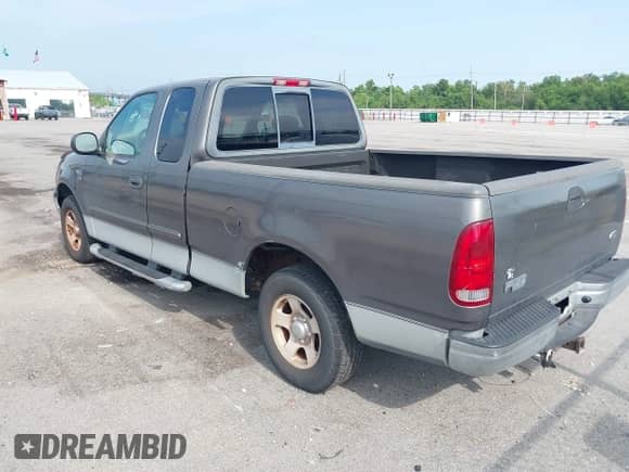 2004 Ford F-150 XL с VIN 2FTRX17W74CA11563, выставлен на аукционе IAAI как лот 42901704 с пробегом 176 532 миль миль и . История ставок и продаж доступна на DreamBid. Изображение 3.