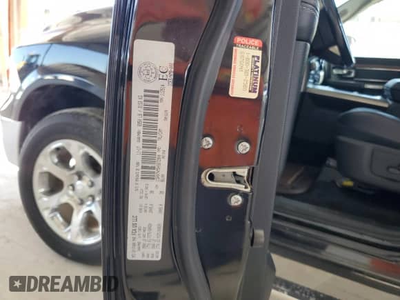 2017 Ram 1500 Laramie z VIN 1C6RR7NM9HS872900, wystawiony jako Copart lot #89638725 z przebiegiem 58 039 mil mil oraz Czysty tytuł • Clean title. Historia ofert i sprzedaży dostępna na DreamBid. Obrazek 12.