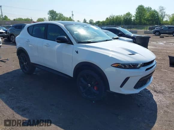 2023 Dodge Hornet GT Plus z VIN ZACNDFBN5P3A03901, wystawiony jako IAAI lot #42264471 z przebiegiem 8 054 mil mil oraz . Historia ofert i sprzedaży dostępna na DreamBid. Obrazek 1.