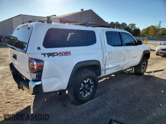 2020 Toyota Tacoma SR5 z VIN 3TMCZ5AN4LM294482, wystawiony jako Copart lot #90620945 z przebiegiem 135 293 mil mil oraz Szkoda całkowita • Salvage title. Historia ofert i sprzedaży dostępna na DreamBid. Obrazek 3.