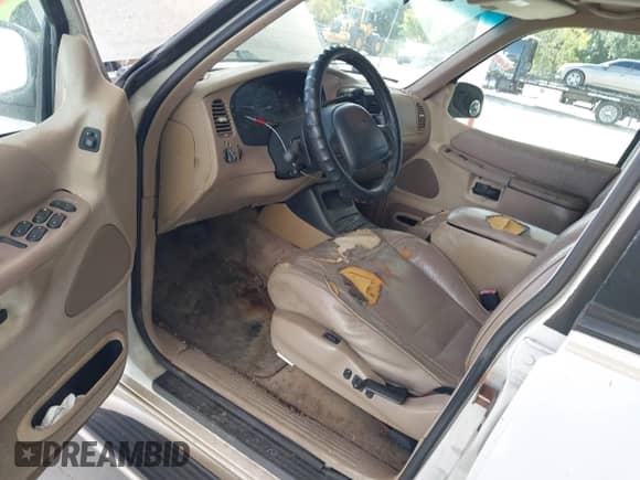 1998 Ford Explorer XLT с VIN 1FMZU32P1WUD32582, выставлен на аукционе IAAI как лот 43501470 с пробегом 200 550 миль миль и . История ставок и продаж доступна на DreamBid. Изображение 5.