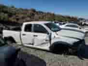 2021 Ram 1500 Warlock z VIN 1C6RR7GG2MS531291, wystawiony jako Copart lot #82065645 z przebiegiem Nie podano mil oraz Szkoda całkowita • Salvage title. Historia ofert i sprzedaży dostępna na DreamBid. Obrazek 4.