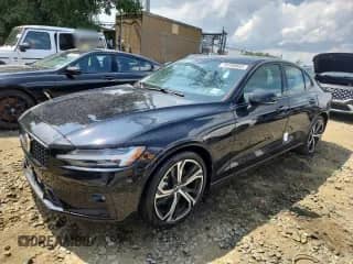 2024 Volvo S60 Core Dark Theme z VIN 7JRL12TK4RG303002, wystawiony jako Copart lot #65386645 z przebiegiem 23 418 mil mil oraz Szkoda całkowita • Salvage title. Historia ofert i sprzedaży dostępna na DreamBid. Obrazek 1.