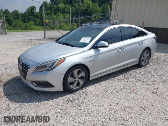 2016 Hyundai Sonata Limited с VIN KMHE34L12GA017181, выставлен на аукционе IAAI как лот 42839274 с пробегом 182 619 миль миль и . История ставок и продаж доступна на DreamBid. Изображение 17.