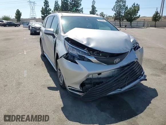2021 Toyota Sienna XLE z VIN 5TDYRKEC5MS070670, wystawiony jako Copart lot #69620625 z przebiegiem 102 106 mil mil oraz Szkoda całkowita • Salvage title. Historia ofert i sprzedaży dostępna na DreamBid. Obrazek 14.