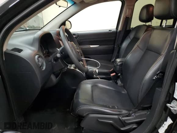 2014 Jeep Compass Sport z VIN 1C4NJDAB6ED728271, wystawiony jako Copart lot #70187355 z przebiegiem 224 993 mil mil oraz Czysty tytuł • Clean title. Historia ofert i sprzedaży dostępna na DreamBid. Obrazek 7.