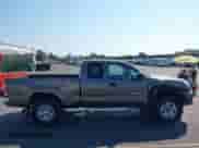 2015 Toyota Tacoma PreRunner z VIN 5TFTX4GN2FX041893, wystawiony jako IAAI lot #43129780 z przebiegiem 89 276 mil mil oraz . Historia ofert i sprzedaży dostępna na DreamBid. Obrazek 13.