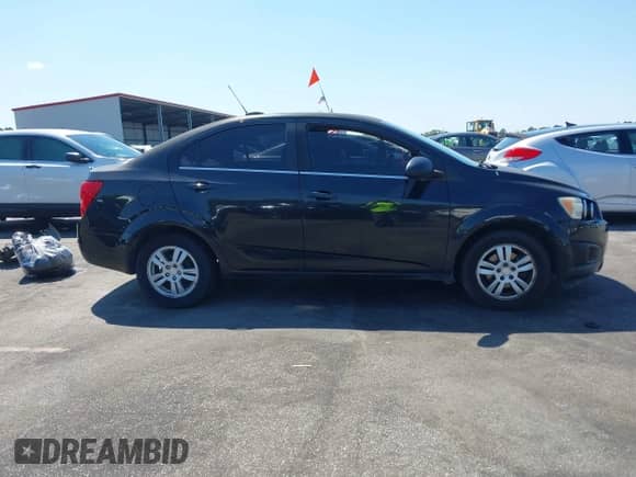 2015 Chevrolet Sonic LT с VIN 1G1JC5SG8F4126703, выставлен на аукционе IAAI как лот 43129168 с пробегом 220 185 миль миль и . История ставок и продаж доступна на DreamBid. Изображение 14.