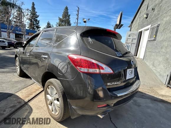 2013 Nissan Murano LE z VIN JN8AZ1MU1DW211454, wystawiony jako Copart lot #42782645 z przebiegiem 140 124 mil mil oraz Czysty tytuł • Clean title. Historia ofert i sprzedaży dostępna na DreamBid. Obrazek 3.