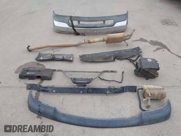 2000 GMC Sierra 1500 SLE with VIN 1GTEC19V3YZ176243, listed as a IAAI auction lot 41582240 with Not provided miles and . Bid and sale history available at DreamBid. Image 12.