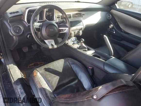 2010 Chevrolet Camaro 2LT z VIN 2G1FG1EVXA9148348, wystawiony jako Copart lot #87283435 z przebiegiem 310 418 mil mil oraz Czysty tytuł • Clean title. Historia ofert i sprzedaży dostępna na DreamBid. Obrazek 8.