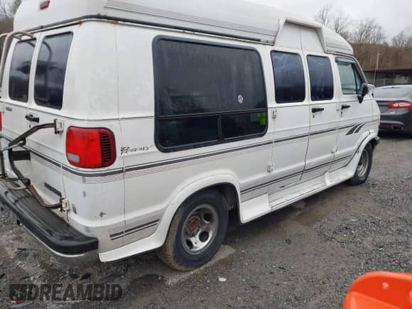 1996 Dodge RAM with VIN 2B6HB21Z5TK180637, listed as a IAAI auction lot 41839868 with 192,798 mi miles and . Bid and sale history available at DreamBid. Image 4.
