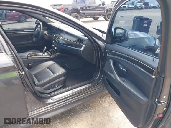 2013 BMW 5 Series 535i xDrive с VIN WBAFU7C59DDU66326, выставлен на аукционе IAAI как лот 42561083 с пробегом 116 186 миль миль и . История ставок и продаж доступна на DreamBid. Изображение 5.