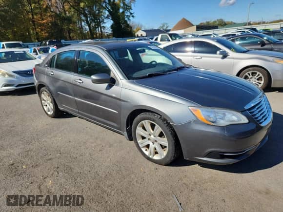 2013 Chrysler 200 Touring with VIN 1C3CCBBB1DN714652, listed as a Copart auction lot 82708725 with 151,536 mi miles and Clean title. Bid and sale history available at DreamBid. Image 4.