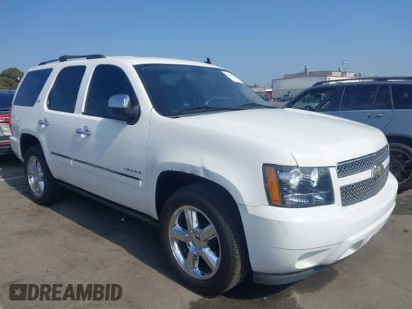 2013 Chevrolet Tahoe LTZ z VIN 1GNSKCE04DR374682, wystawiony jako IAAI lot #42779526 z przebiegiem 139 533 mil mil oraz . Historia ofert i sprzedaży dostępna na DreamBid. Obrazek 1.