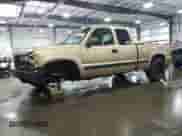 1999 Chevrolet Silverado 2500 LS with VIN 1GCGK29U5XE171379, listed as a Copart auction lot 62301075 with 155,172 mi miles and Salvage title. Bid and sale history available at DreamBid. Image 1.