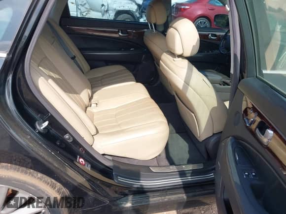 2012 Hyundai Equus Signature с VIN KMHGH4JHXCU048021, выставлен на аукционе IAAI как лот 42423427 с пробегом 76 784 миль миль и . История ставок и продаж доступна на DreamBid. Изображение 8.