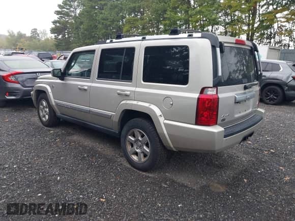 2007 Jeep Commander Overland with VIN 1J8HG68237C503529, listed as a IAAI auction lot 43233685 with 106,764 mi miles and . Bid and sale history available at DreamBid. Image 3.