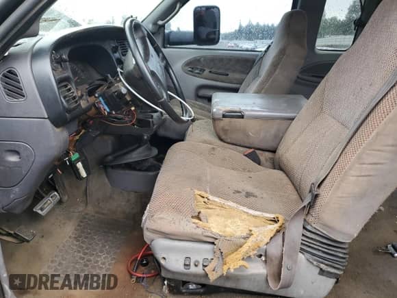 1998 Dodge 2500 with VIN 1B7KF2367WJ207684, listed as a Copart auction lot 85359924 with 284,031 mi miles and Salvage title. Bid and sale history available at DreamBid. Image 7.