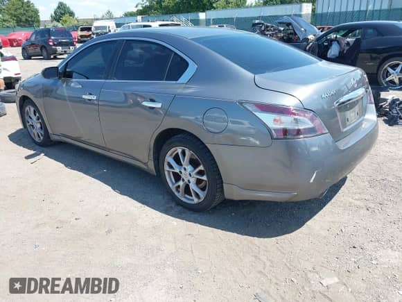 2014 Nissan Maxima S z VIN 1N4AA5AP1EC490793, wystawiony jako IAAI lot #42945625 z przebiegiem 119 925 mil mil oraz . Historia ofert i sprzedaży dostępna na DreamBid. Obrazek 3.