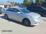 2013 Hyundai Sonata GLS z VIN 5NPEB4AC0DH643411, wystawiony jako IAAI lot #43416019 z przebiegiem 200 589 mil mil oraz . Historia ofert i sprzedaży dostępna na DreamBid. Obrazek 1.