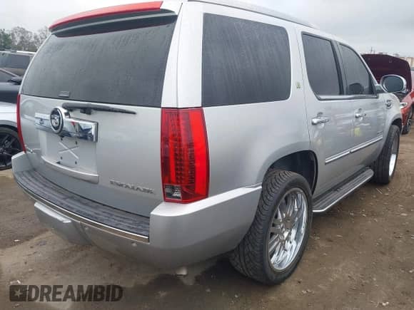 2011 Cadillac Escalade with VIN 1GYS3EEJ7BR123284, listed as a IAAI auction lot 42200164 with 149,085 mi miles and . Bid and sale history available at DreamBid. Image 4.
