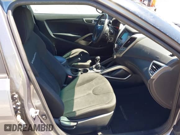 2012 Hyundai Veloster w/Gray Int z VIN KMHTC6AD1CU020968, wystawiony jako IAAI lot #43022090 z przebiegiem 165 974 mil mil oraz . Historia ofert i sprzedaży dostępna na DreamBid. Obrazek 5.