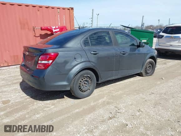 2017 Chevrolet Sonic LS z VIN 1G1JB5SH0H4126306, wystawiony jako IAAI lot #41814887 z przebiegiem 174 007 mil mil oraz . Historia ofert i sprzedaży dostępna na DreamBid. Obrazek 4.