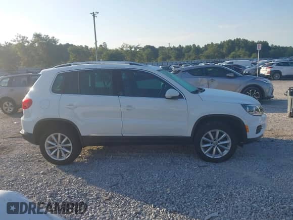 2017 Volkswagen Tiguan Wolfsburg Edition с VIN WVGRV7AX4HK011852, выставлен на аукционе IAAI как лот 43069410 с пробегом 80 694 миль миль и . История ставок и продаж доступна на DreamBid. Изображение 13.