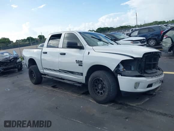 2020 Ram 1500 Tradesman z VIN 3C6RR7KT6LG131857, wystawiony jako IAAI lot #42724128 z przebiegiem 82 665 mil mil oraz . Historia ofert i sprzedaży dostępna na DreamBid. Obrazek 1.