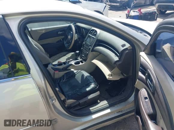 2015 Chevrolet Malibu LT z VIN 1G11C5SL5FF199920, wystawiony jako IAAI lot #43305116 z przebiegiem 210 165 mil mil oraz . Historia ofert i sprzedaży dostępna na DreamBid. Obrazek 5.