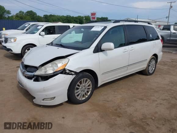 2008 Toyota Sienna XLE z VIN 5TDBK22C98S014316, wystawiony jako IAAI lot #42558176 z przebiegiem Nie podano mil oraz . Historia ofert i sprzedaży dostępna na DreamBid. Obrazek 17.