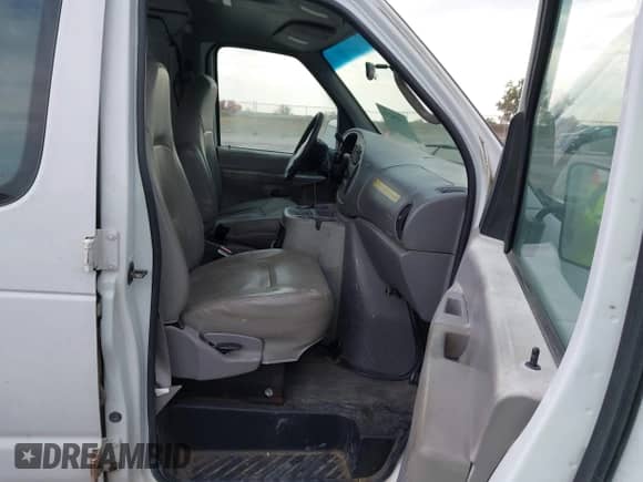 2002 Ford Econoline Cargo z VIN 1FTNE24L92HB25610, wystawiony jako IAAI lot #43459276 z przebiegiem 37 961 mil mil oraz . Historia ofert i sprzedaży dostępna na DreamBid. Obrazek 5.