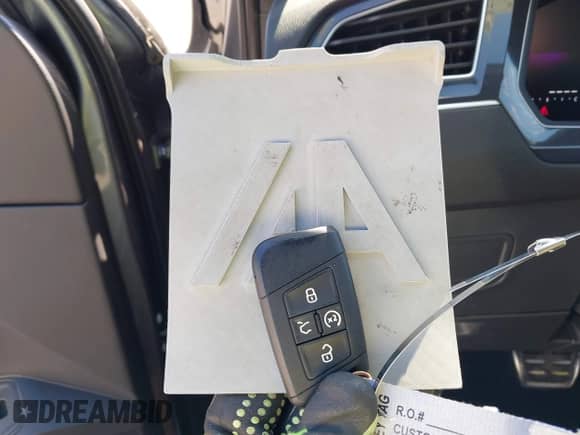 2024 Volkswagen Tiguan SE R-Line Black с VIN 3VV8B7AX9RM099771, выставлен на аукционе IAAI как лот 42948635 с пробегом 11 985 миль миль и . История ставок и продаж доступна на DreamBid. Изображение 11.