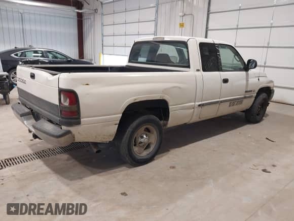 2000 Dodge 1500 с VIN 3B7HC13Y0YM200189, выставлен на аукционе IAAI как лот 41395830 с пробегом 271 129 миль миль и . История ставок и продаж доступна на DreamBid. Изображение 4.